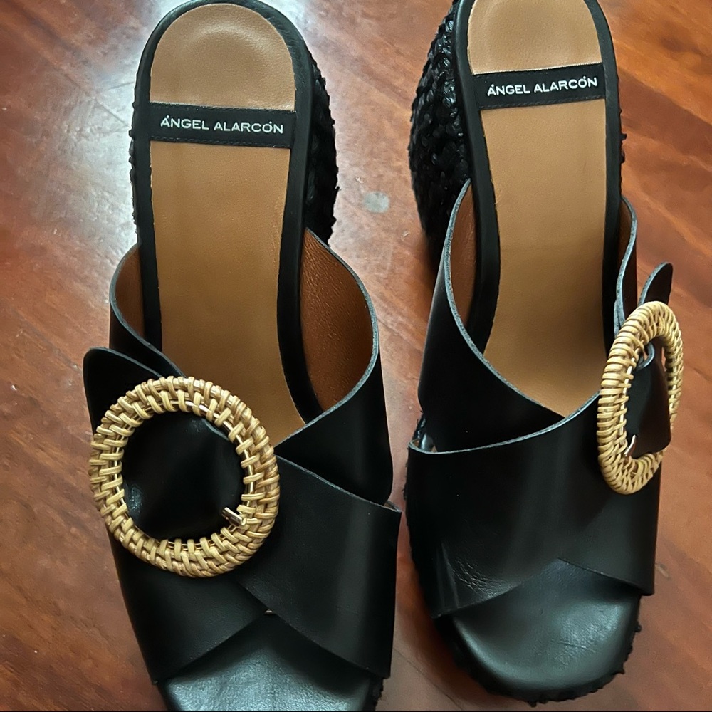 Brand new Designer from Spain Angel Alarcon Black Slides sign 9